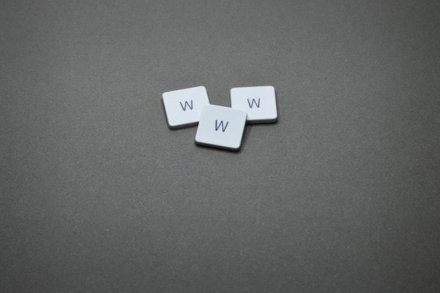 a sticker showing www. www occurs when choosing a domain name